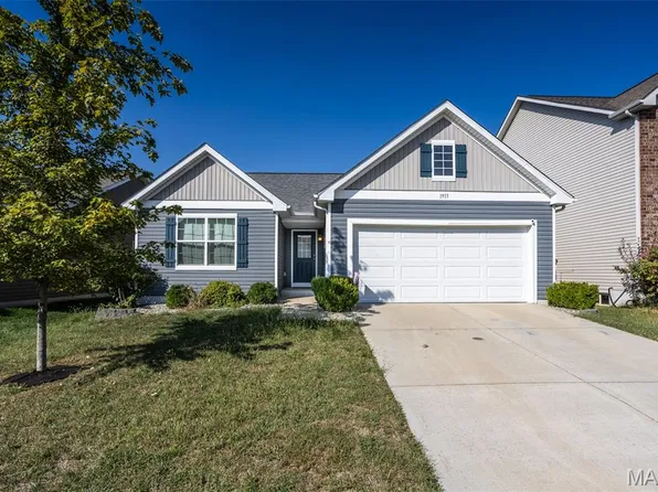 1913 Plantation Ln, Belleville, IL 62220