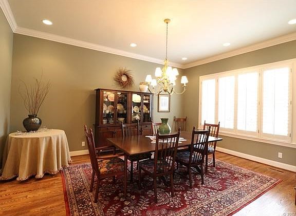 Formal Dining for Lavish Entertaining