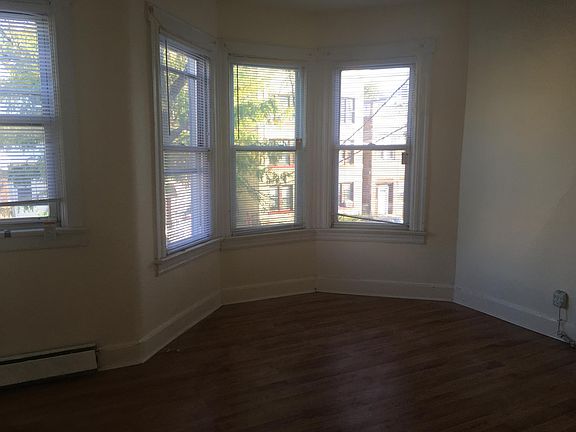 5th image of 33 Corbin Ave #2