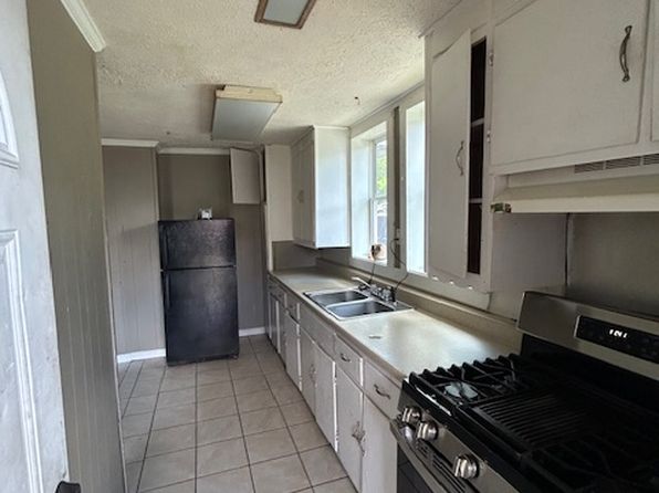 325 Main St #4