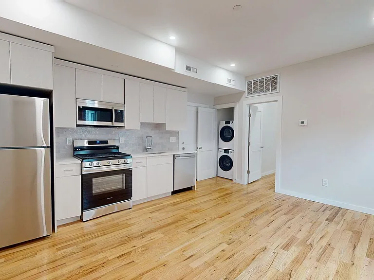 180 Edwards St — Photo 10