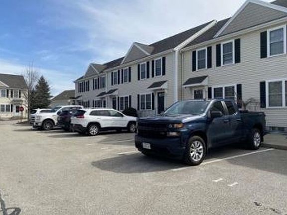 Exterior Neighborhood (street photo)