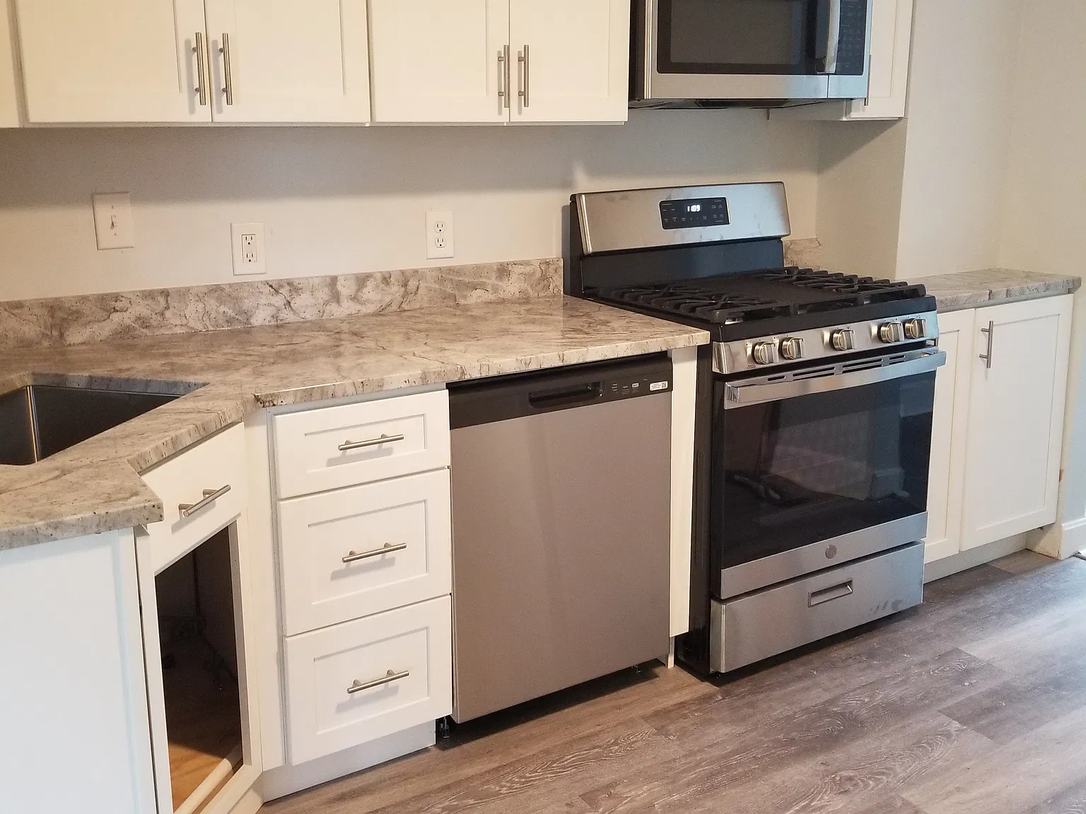 2 bed, 750 sqft, $1,825 — Photo 4