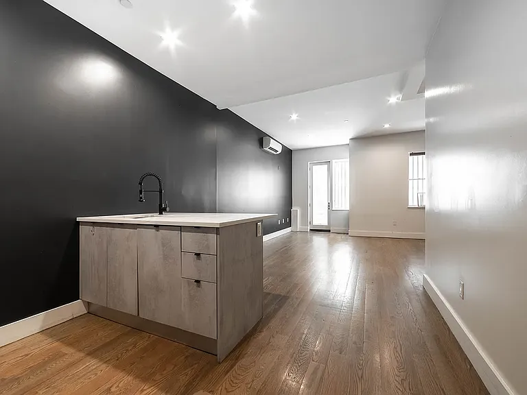 806 Saint Johns Pl #1E — Photo 3