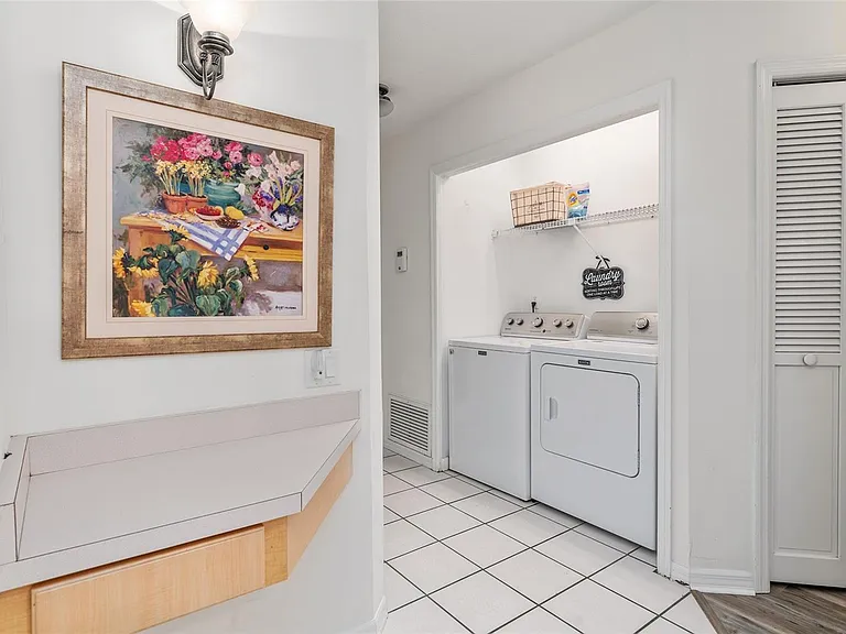 8101 NW 46th St — Photo 35