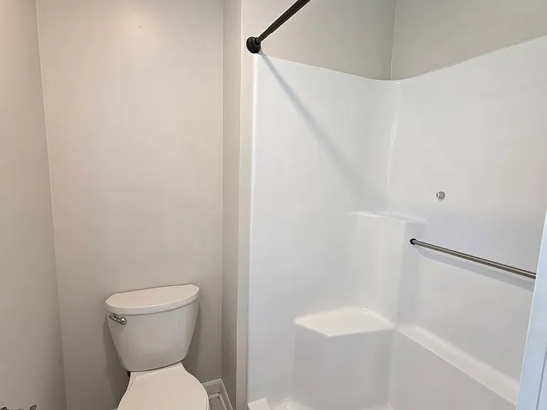 307 Castlewood Dr — Photo 3