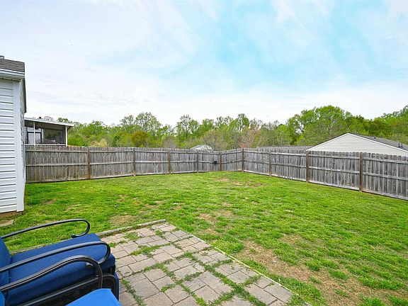 4th image of 303 Winding Willow Trl