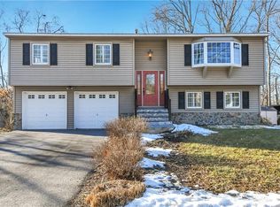 402 Philo St, New Windsor, NY 12553