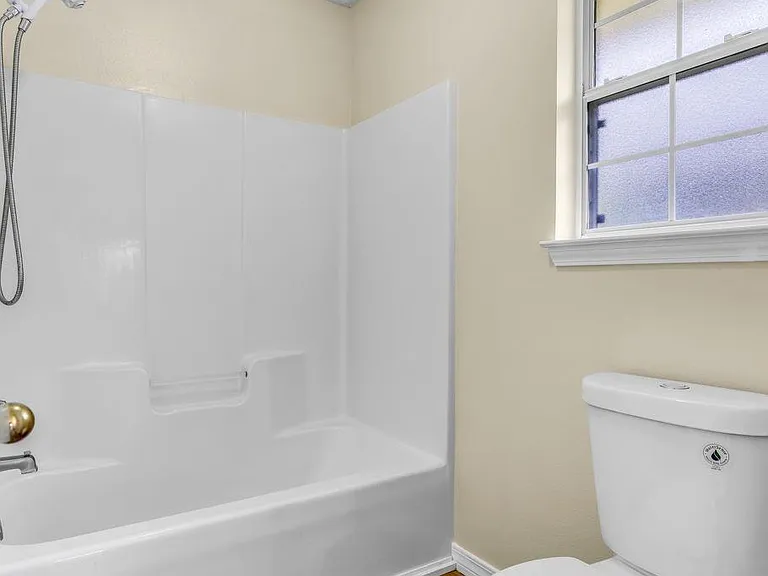 21 Easton St — Photo 13