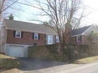 34 Hillview Ave, North Smithfield, RI 02896