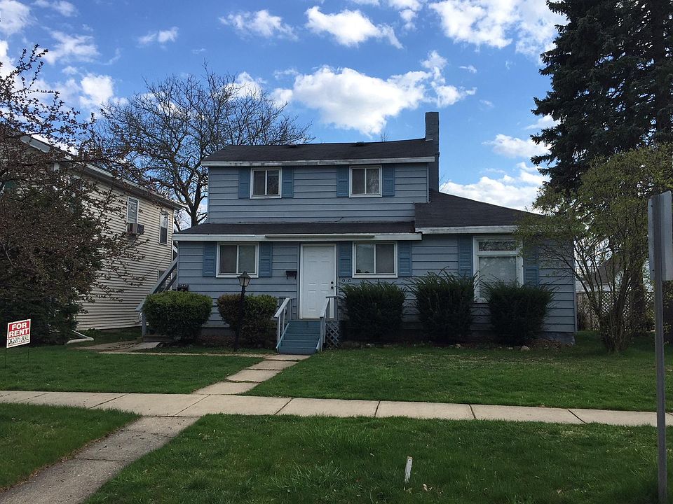 Front of house, unit available is the upstairs apartment. 