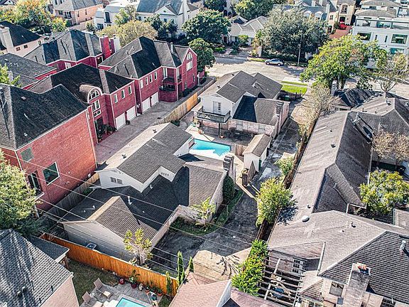 The long extended driveway offers plenty of parking for all that gather here!