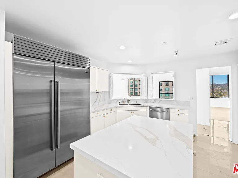 10724 Wilshire Blvd #Penthouse 1505 — Photo 19