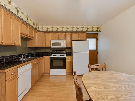 2nd image of 402 W Jackson St