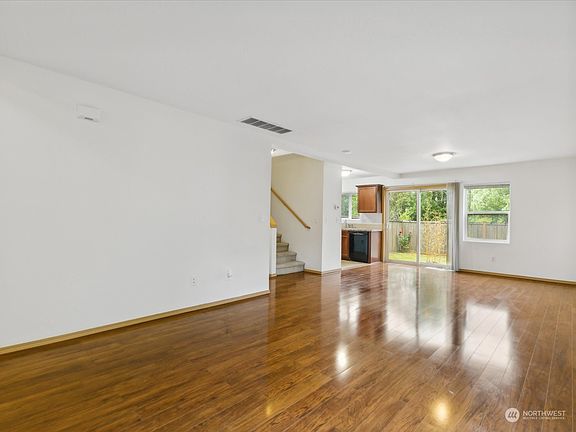 4th image of 3586 Oxbow Avenue E
