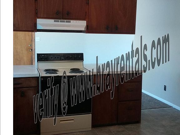 242 Twyman Dr. kitchen stove