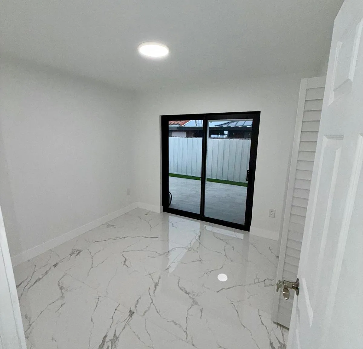 3 bed, 2.0 bath, 1200 sqft, $3,500 — Photo 3