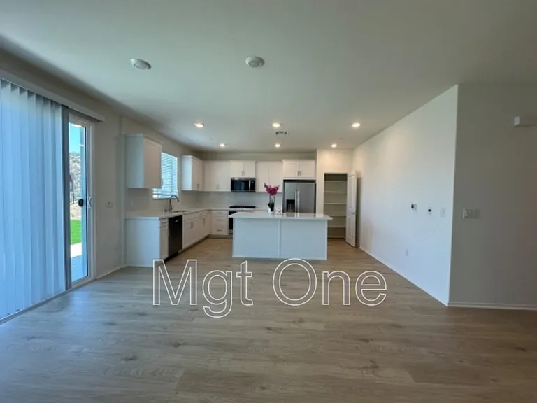 26170 Gentry Ave — Photo 4