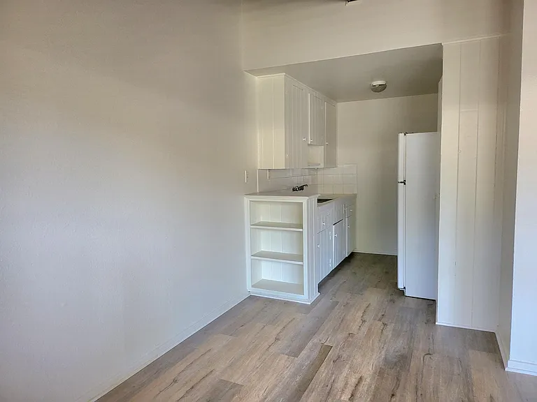 7032 Hawthorn Ave #8 — Photo 5