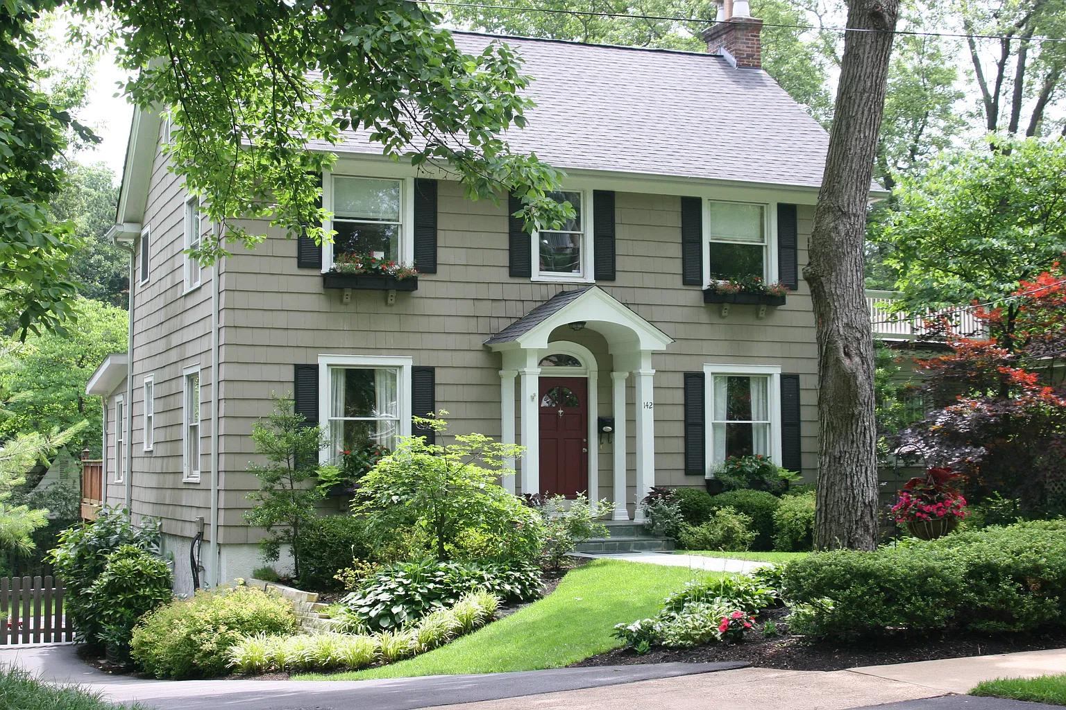 142 S Maple Ave photo 1
