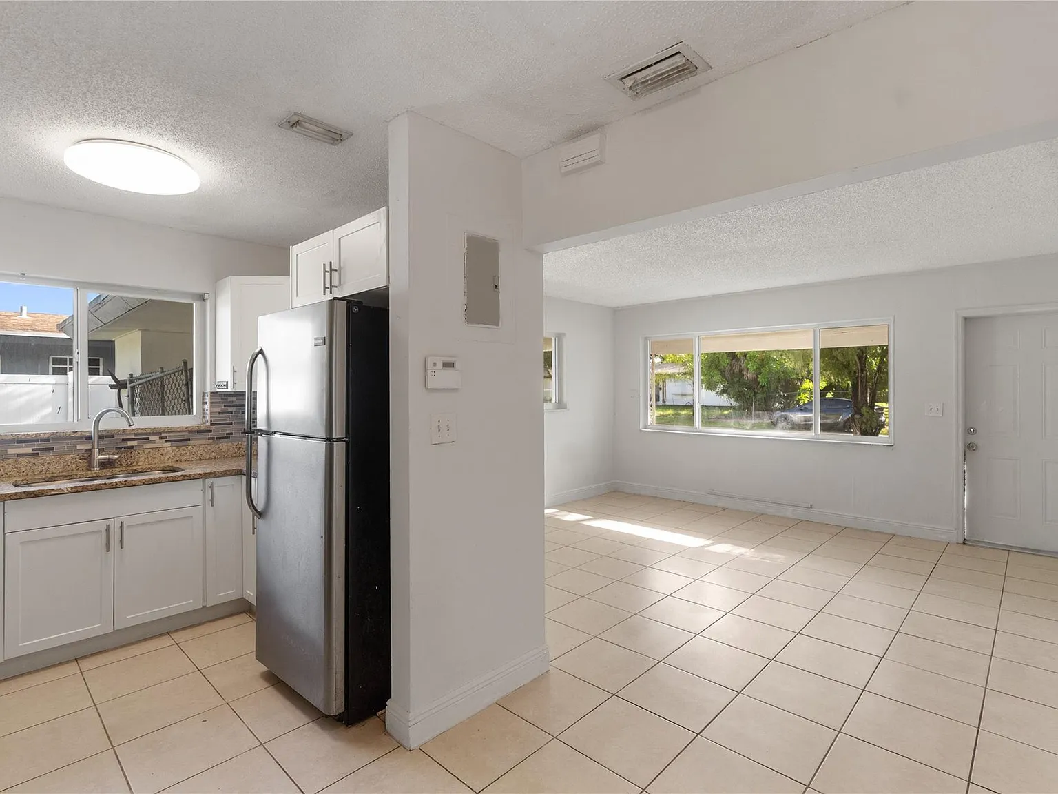 3 bed, 2.0 bath, 1000 sqft, $2,550 — Photo 4