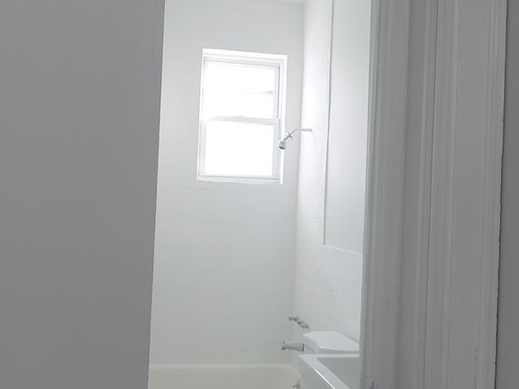 4th image of 166 Glen St