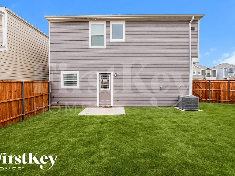 315 Niki Dr — Photo 15