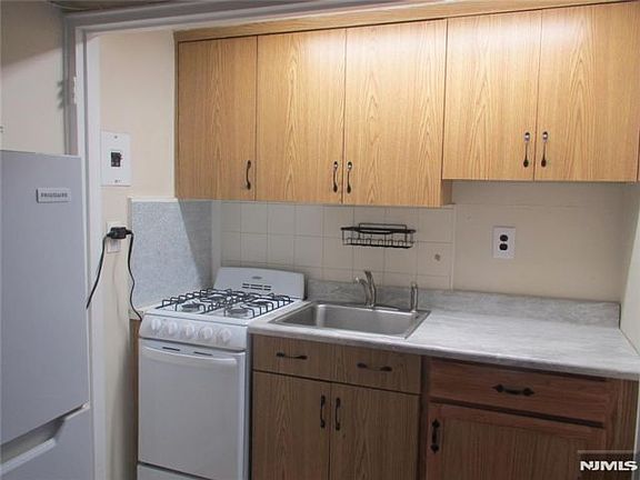 5th image of 51 Hastings Ave #A