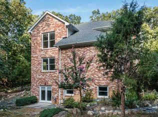 560 Oak Crest Dr, Chapel Hill, NC 27516