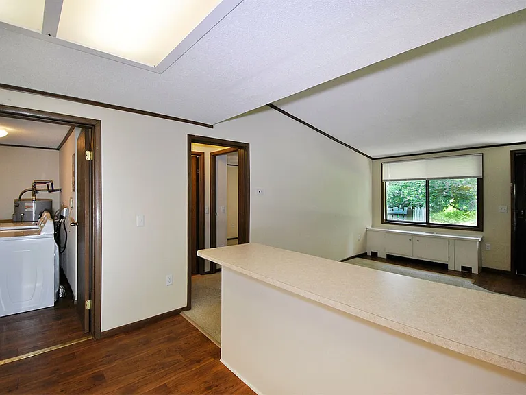 Surrey Park Apartments — Photo 18