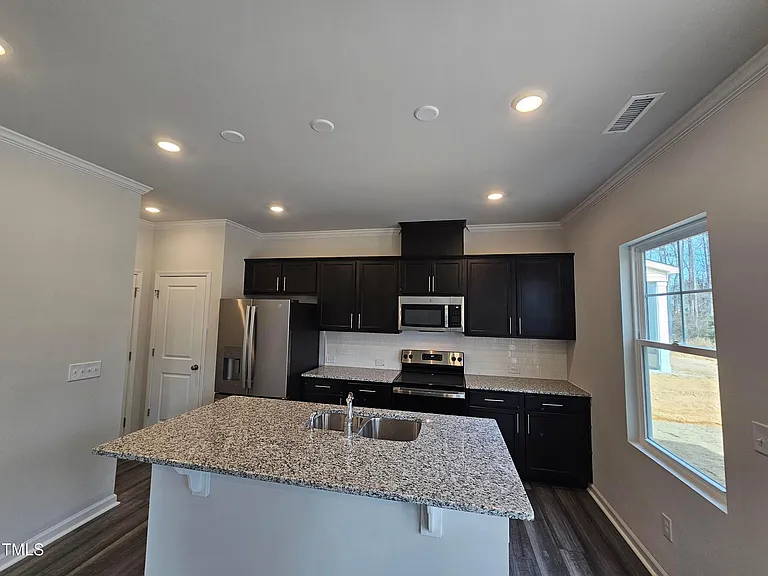 469 Willard Woods Dr — Photo 9