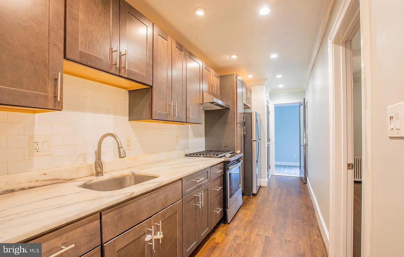 3 bed, 1.0 bath, 900 sqft, $2,500 — Photo 1