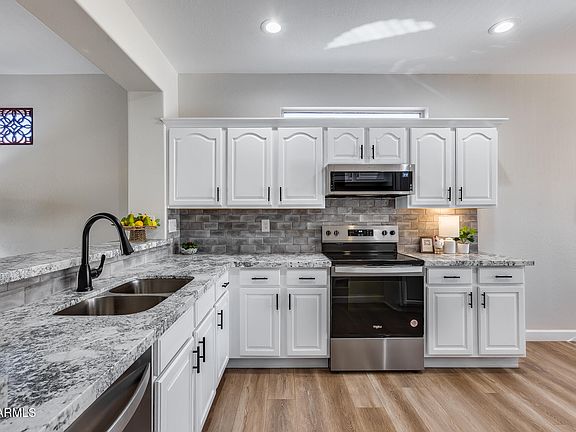 4th image of 15852 W ARROWHEAD Drive
