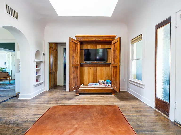 359 E Windsor Ave — Photo 6