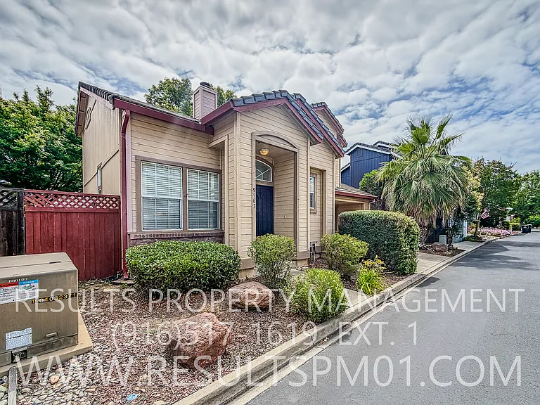 9567 S Coast Ln — Photo 2