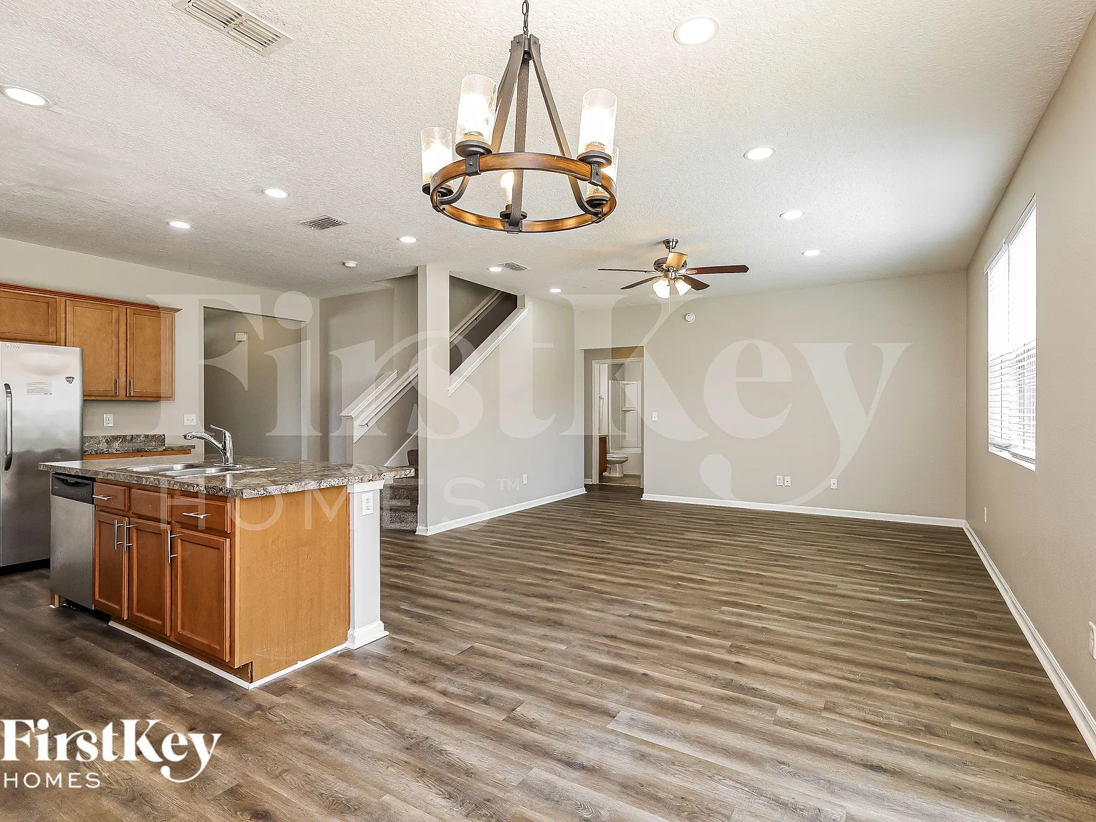 5 bed, 3.0 bath, 2556 sqft, $2,405 — Photo 3