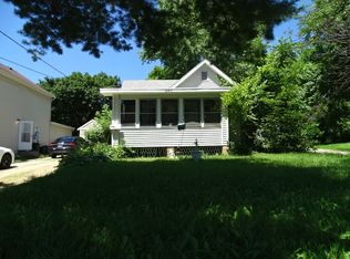 250 W Winnifred St, Freeport, IL 61032