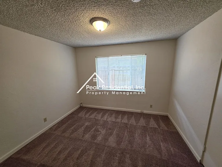5934 69th St — Photo 11