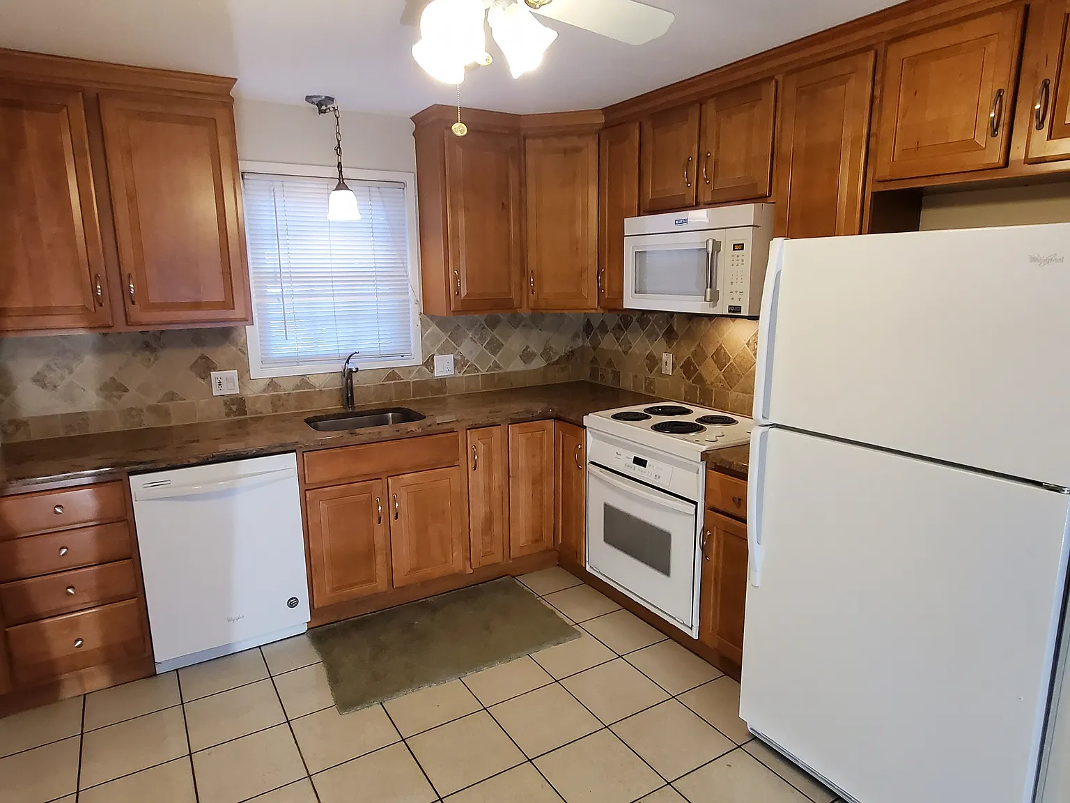 2 bed, 800 sqft, $1,875 — Photo 2