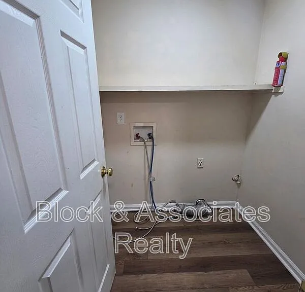 906 W Chatham St — Photo 11