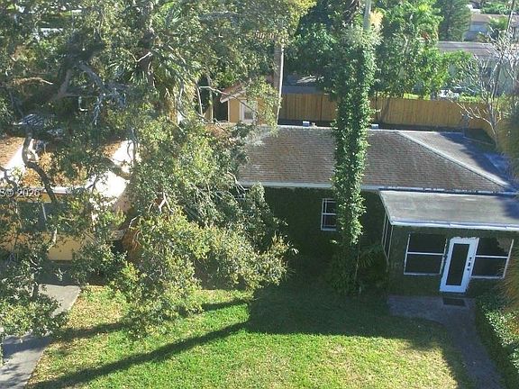 2nd image of 820 SW 26th St