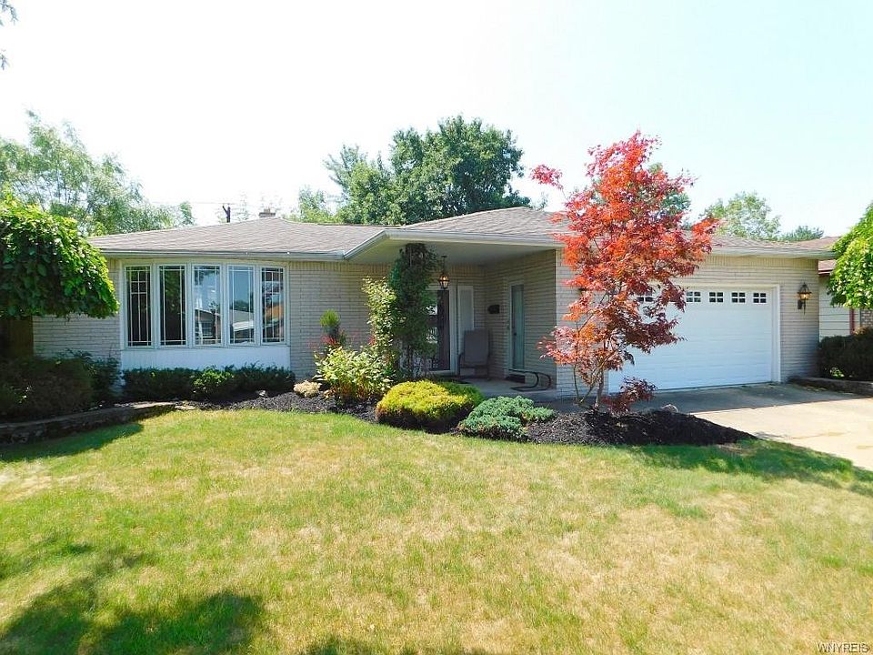 1st image of 205 N Seine Dr