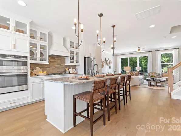 3028 Oak Landing Dr, Charlotte, NC 28205