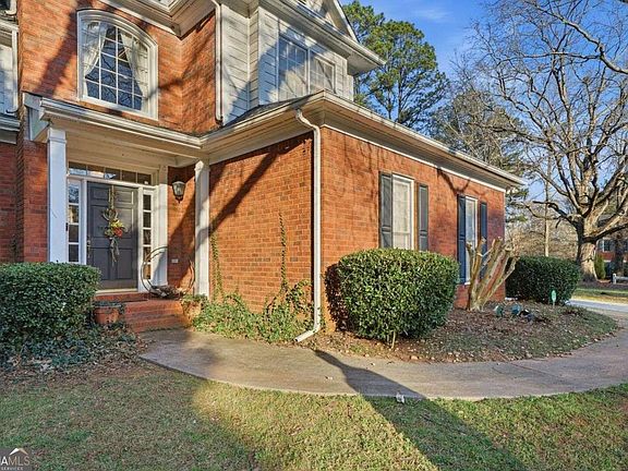 4th image of 3868 Brookview Point