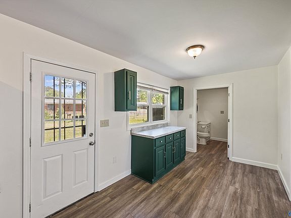 4th image of 1710 Buena Vista Cir SE