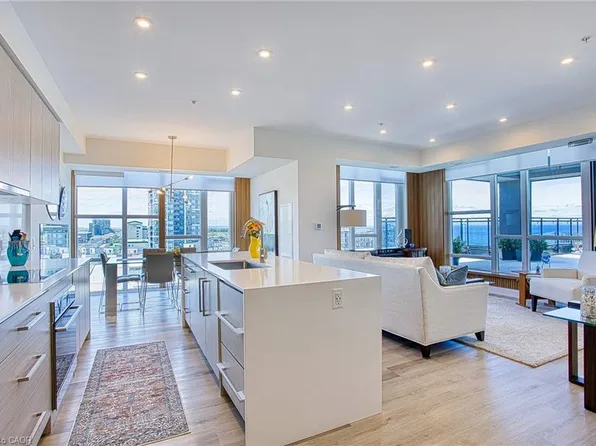 16 Concord Pl #707, Grimsby, ON L3M 0J1