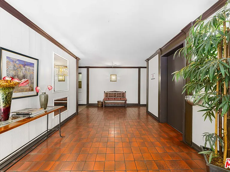 406 N Oakhurst Dr #105 — Photo 26