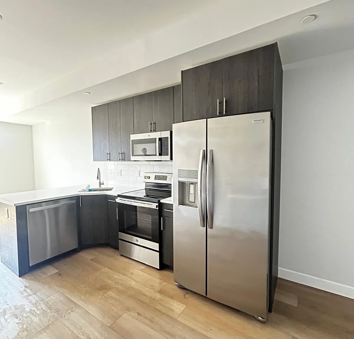 2 bed, 800 sqft, $1,600 — Photo 1