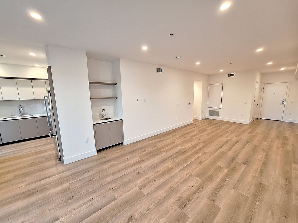 1st image of 8326 Blackburn Ave Unit 404