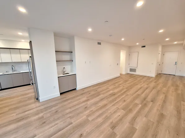 8326 Blackburn Ave Unit 404, Los Angeles, CA 90048